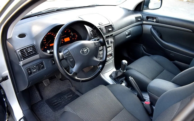 Toyota Avensis cena 18900 przebieg: 220000, rok produkcji 2006 z Elbląg małe 704